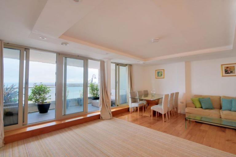 Largigi Offering Two Amazing Panoramic Sea Front Apartments 라임레지스 외부 사진