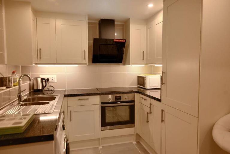Largigi Offering Two Amazing Panoramic Sea Front Apartments 라임레지스 외부 사진