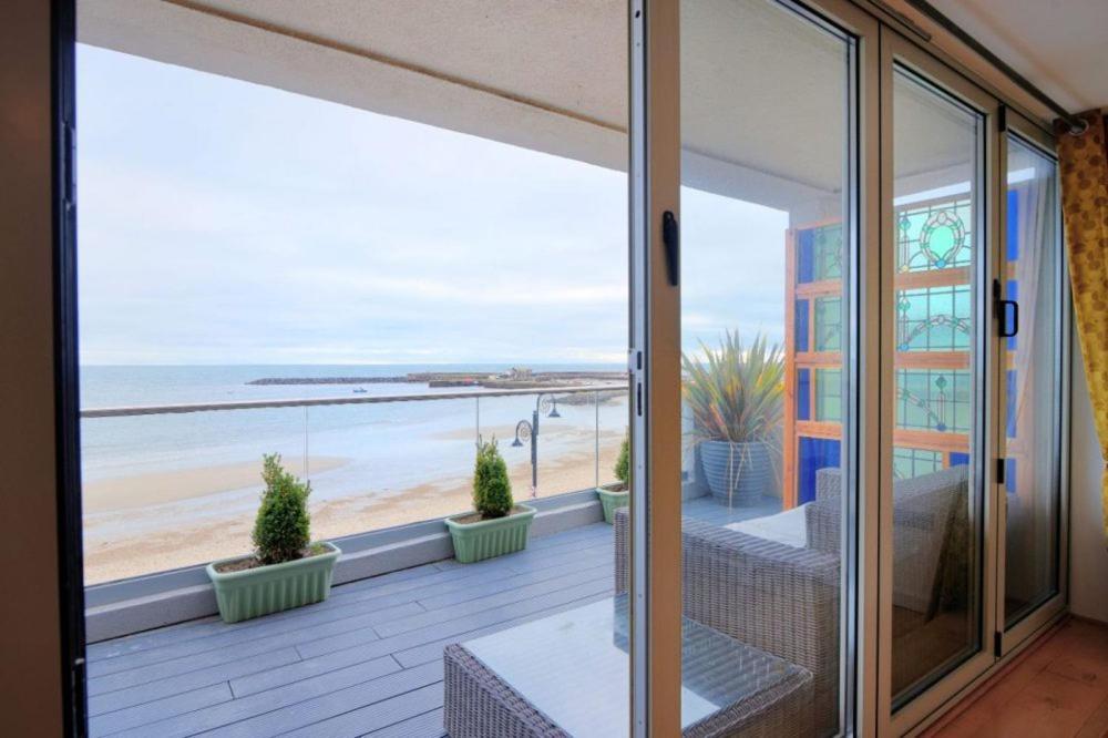 Largigi Offering Two Amazing Panoramic Sea Front Apartments 라임레지스 외부 사진