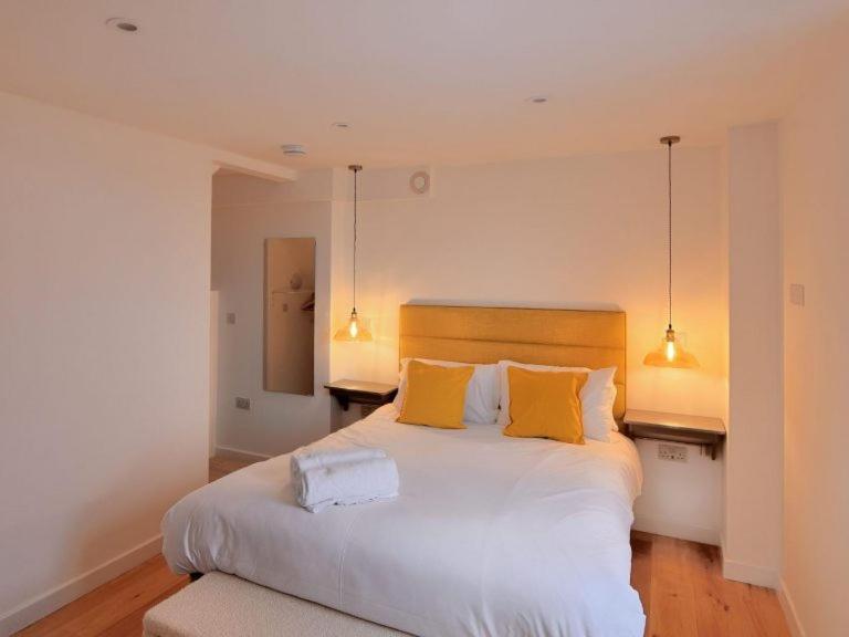 Largigi Offering Two Amazing Panoramic Sea Front Apartments 라임레지스 외부 사진