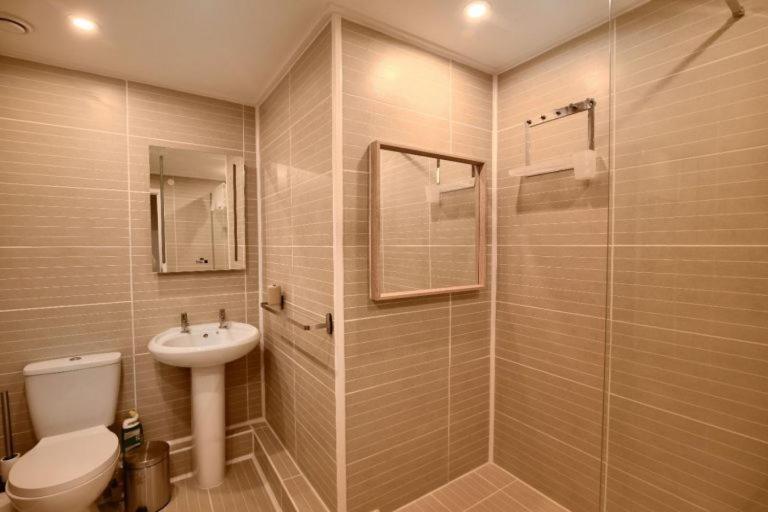 Largigi Offering Two Amazing Panoramic Sea Front Apartments 라임레지스 외부 사진