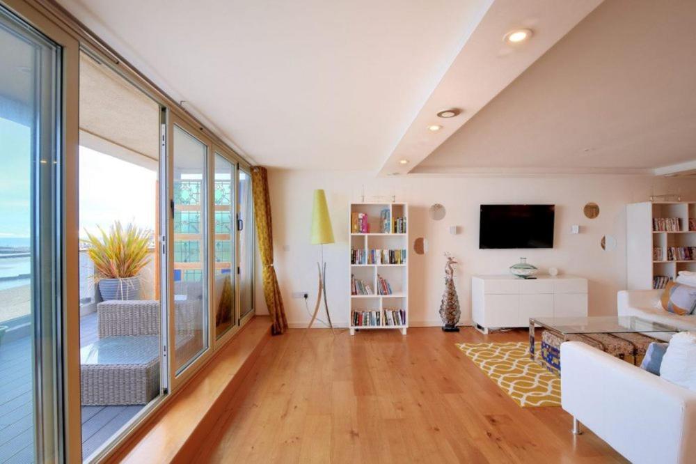 Largigi Offering Two Amazing Panoramic Sea Front Apartments 라임레지스 외부 사진